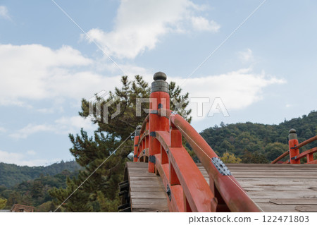 [Soribashi Bridge at Itsukushima Shrine, Miyajima, Hiroshima] 122471803