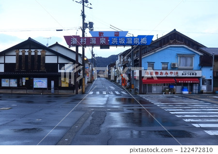 Early morning view of Yumura Onsen and Hamasaka Onsen Village just outside Hamasaka Station (Shin-Onsen Town, Hyogo Prefecture) 122472810