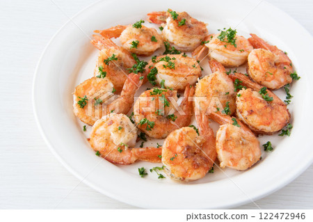 Garlic shrimp on a white plate 122472946
