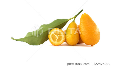 Fresh kumquats with leaf and a half fruit showing the pulp 122473029