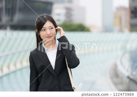 Businesswoman in a suit, newcomer, Nagoya Sakae OASIS21, at the Water Spaceship 122473989
