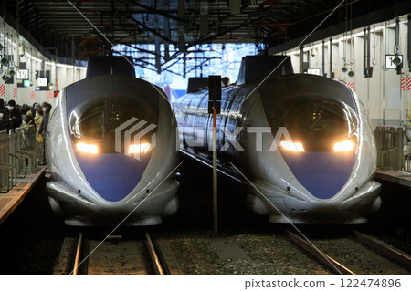 新幹線 500 系列車排列在博多站（JR 西日本） 122474896