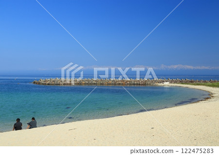 (Toyama Viewpoint) Toyama Prefecture, snow-capped Tateyama mountain range seen across the sea from Himi Coast, May 122475283