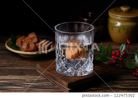 Shochu with plum 122475302