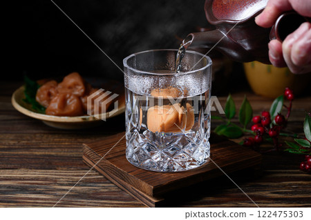 Shochu with plum 122475303