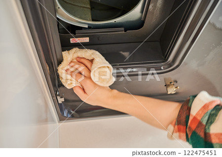 Woman cleaning range hood, home appliances, general cleaning, ventilation fan 122475451