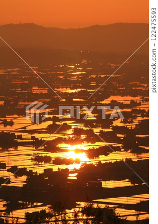 (Toyama Viewpoint) A spectacular view of the sunset over the "scattered villages" of the Tonami Plain, reflected in the rice fields! May (Toyama Viewpoint) A spectacular view of the sunset over the "scattered villages" of the Tonami Plain, reflected in the rice fields! May 122475593