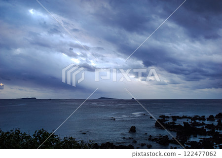 <五島風景> 暴風雨天氣下的阿布米塞熔岩海岸 <五島風景> 暴風雨天氣下的阿布米塞熔岩海岸 122477062