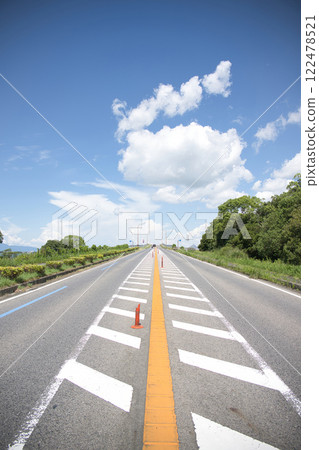Lakeside road (Lake Biwa Sazanami Kaido) 122478521