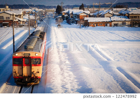 Takayama Main Line Kiha 28 58 running between Senri and Ecchu-Yatsuo Takayama Main Line Kiha 28 58 running between Senri and Ecchu-Yatsuo 122478992