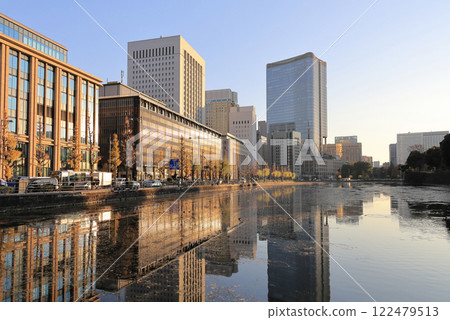 Marunouchi at dusk, seen from the Babasakimon Gate in the outer gardens of the Imperial Palace across the Hibiya Moat 122479513