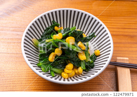 菠菜玉米沙拉 122479971