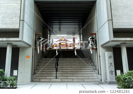 [東京] 日本橋七福神冬日之旅：通往水天宮（弁財天）的樓梯與燈籠 122481281