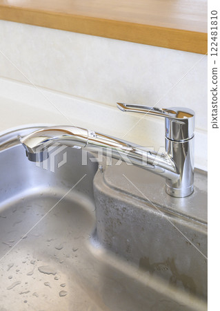 因漏水而更換後的水龍頭(材料更換前後) 因漏水而更換後的水龍頭(材料更換前後) 122481810