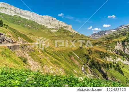 Mountain landscape at Klausen Pass in the Swiss Alps, Canton of Uri, Switzerland 122482523