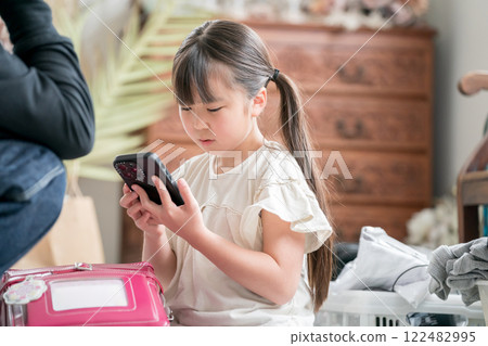 younger, primary school student, schoolchild 122482995