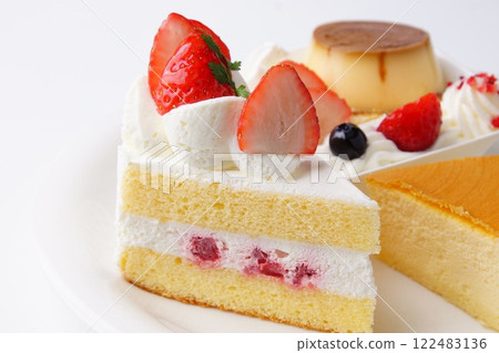 Strawberry cake, pudding, cheesecake Strawberry cake, pudding, cheesecake 122483136