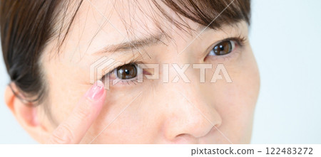 Female eyes Female eyes 122483272