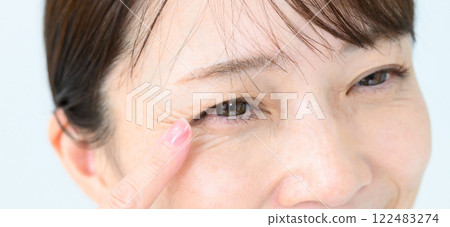 女性的眼睛 122483274