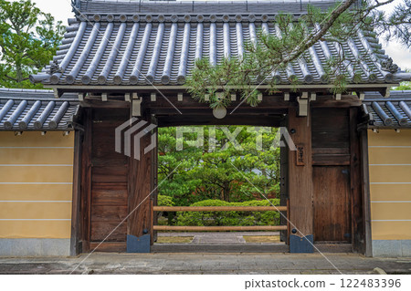 京都妙心寺的分寺正座院門前的風景 京都妙心寺的分寺正座院門前的風景 122483396