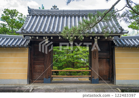 京都妙心寺的分寺正座院門前的風景 122483397