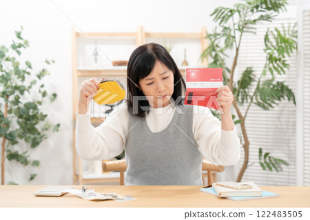 Female Senior Life Plan 122483505