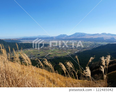 阿蘇火山口:從大觀峰看到的冬日美景(熊本縣) 阿蘇火山口:從大觀峰看到的冬日美景(熊本縣) 122485042
