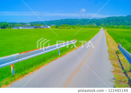 海岸公路和藍天 122485149