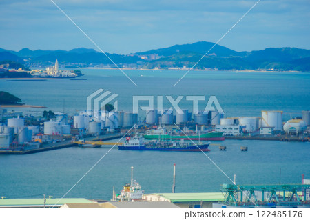 漂浮在港口的船 漂浮在港口的船 122485176