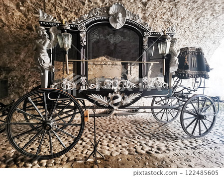 Rare royal carriage decorated with statues and decorative elements 122485605