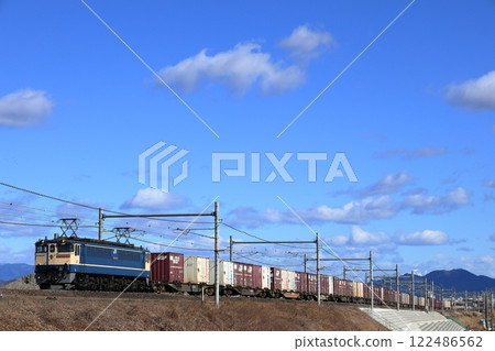 運行在東海道線的EF65型貨運列車 122486562