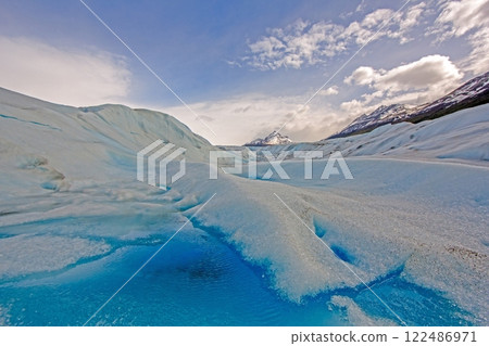 A vibrant meltwater lake on the surface of Grey Glacier in Patagonia 122486971
