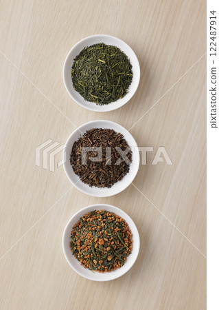 Green tea, roasted green tea and brown rice tea leaves on a plate Green tea, roasted green tea and brown rice tea leaves on a plate 122487914