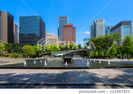 和田倉門噴泉公園的新綠 122487952