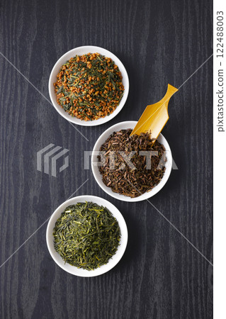 Green tea, roasted green tea and brown rice tea leaves on a plate 122488003