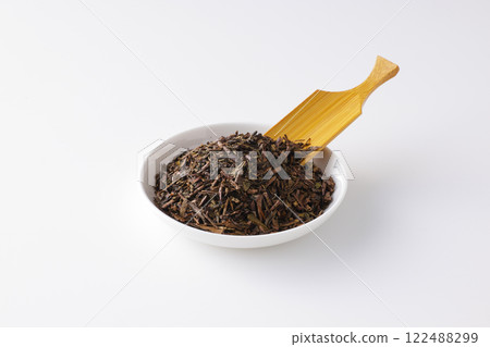 盤子上的焙茶茶葉 盤子上的焙茶茶葉 122488299