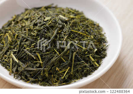 盤子裡的綠茶葉 122488364