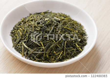 盤子裡的綠茶葉 122488365