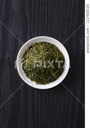 盤子裡的綠茶葉 盤子裡的綠茶葉 122488520