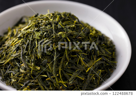 盤子裡的綠茶葉 盤子裡的綠茶葉 122488678