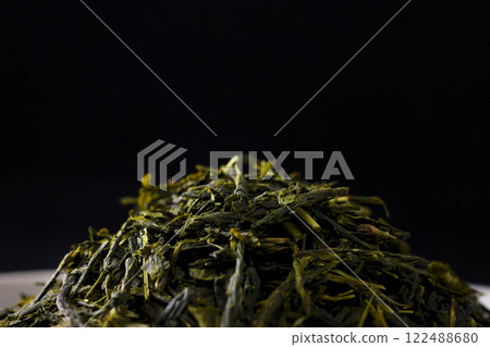 盤子裡的綠茶葉 122488680