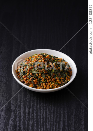 Brown rice tea 122488852