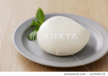 Mozzarella cheese Mozzarella cheese 122489132