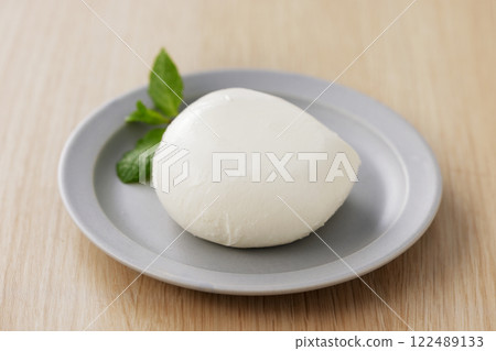 Mozzarella cheese Mozzarella cheese 122489133