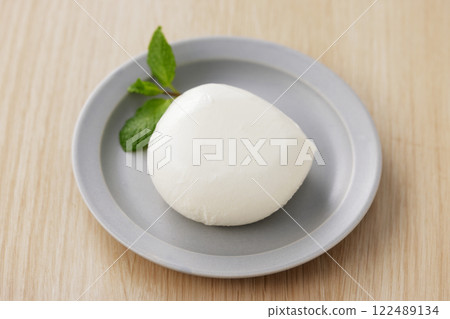 Mozzarella cheese 122489134