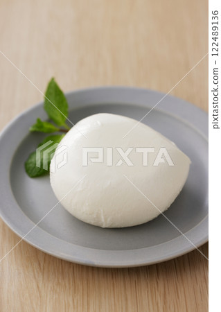 Mozzarella cheese 122489136