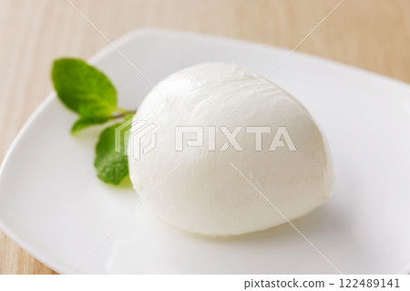Mozzarella cheese Mozzarella cheese 122489141