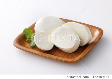 Mozzarella cheese 122489164