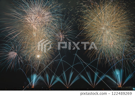 Fireworks bursting into the night sky at the Yaizu Marine Fireworks Festival held at Yaizu Fishing Port in Yaizu City (Shizuoka Prefecture) 122489269