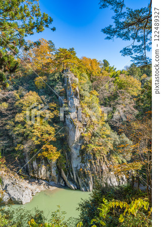 View of the Tenryu River and Ryukakumine peaks at Tenryukyo Gorge, a scenic spot in Iida City (Nagano Prefecture) View of the Tenryu River and Ryukakumine peaks at Tenryukyo Gorge, a scenic spot in Iida City (Nagano Prefecture) 122489327